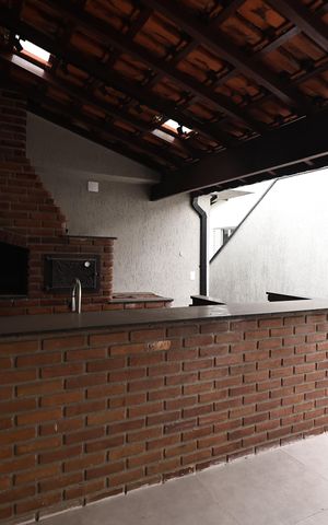 Casa à venda com 280m², 5 quartos e 2 vagas Casa à venda com 280m², 5 quartos e 2 vagasVaranda gourmet