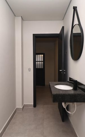 Casa à venda com 280m², 5 quartos e 2 vagas Casa à venda com 280m², 5 quartos e 2 vagasBanheiro da suíte 1