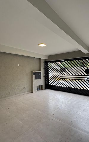 Casa à venda com 280m², 5 quartos e 2 vagas Casa à venda com 280m², 5 quartos e 2 vagasGaragem