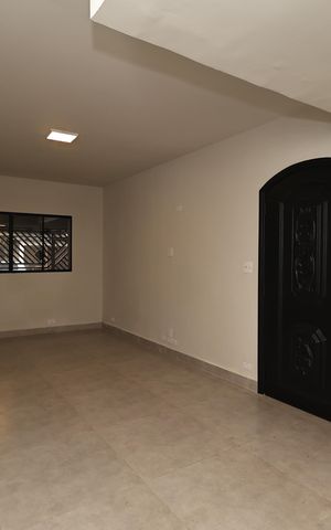 Casa à venda com 280m², 5 quartos e 2 vagas Casa à venda com 280m², 5 quartos e 2 vagasSala