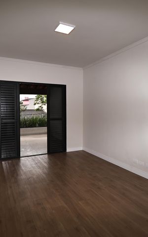 Casa à venda com 280m², 5 quartos e 2 vagas Casa à venda com 280m², 5 quartos e 2 vagasSuíte 2