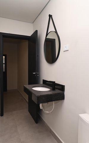 Casa à venda com 280m², 5 quartos e 2 vagas Casa à venda com 280m², 5 quartos e 2 vagasBanheiro da suíte 1
