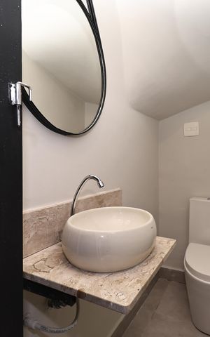 Casa à venda com 280m², 5 quartos e 2 vagas Casa à venda com 280m², 5 quartos e 2 vagasLavabo