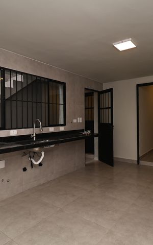 Casa à venda com 280m², 5 quartos e 2 vagas Casa à venda com 280m², 5 quartos e 2 vagasCozinha