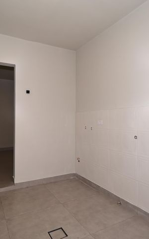 Casa à venda com 280m², 5 quartos e 2 vagas Casa à venda com 280m², 5 quartos e 2 vagasLavanderia
