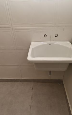 Casa à venda com 280m², 5 quartos e 2 vagas Casa à venda com 280m², 5 quartos e 2 vagasLavanderia