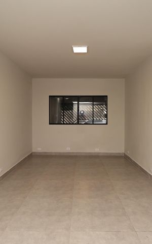 Casa à venda com 280m², 5 quartos e 2 vagas Casa à venda com 280m², 5 quartos e 2 vagasSala