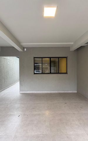 Casa à venda com 280m², 5 quartos e 2 vagas Casa à venda com 280m², 5 quartos e 2 vagasGaragem