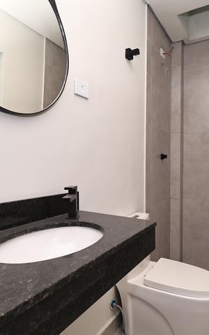 Casa à venda com 280m², 5 quartos e 2 vagas Casa à venda com 280m², 5 quartos e 2 vagasBanheiro da suíte 1