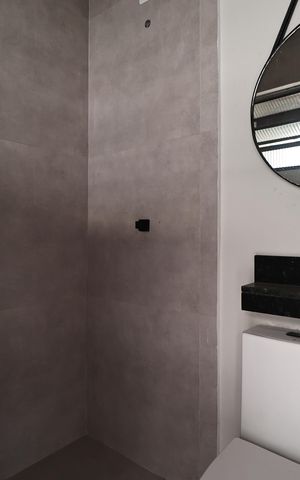 Casa à venda com 280m², 5 quartos e 2 vagas Casa à venda com 280m², 5 quartos e 2 vagasBanheiro Social