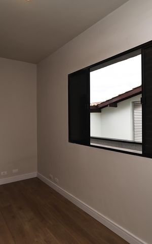 Casa à venda com 280m², 5 quartos e 2 vagas Casa à venda com 280m², 5 quartos e 2 vagasQuarto 3