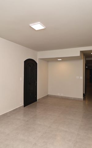 Casa à venda com 280m², 5 quartos e 2 vagas Casa à venda com 280m², 5 quartos e 2 vagasSala