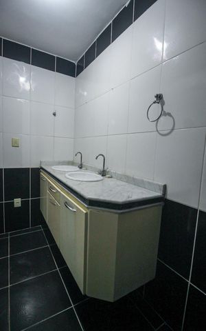 Casa à venda com 200m², 3 quartos e 2 vagasBanheiro da Suíte 1