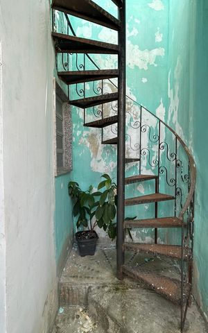 Casa à venda com 280m², 4 quartos e sem vagaEscada casa 2