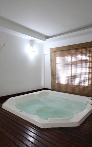 Casa de condomínio à venda com 166m², 4 quartos e 2 vagasÁrea Comum - Spa