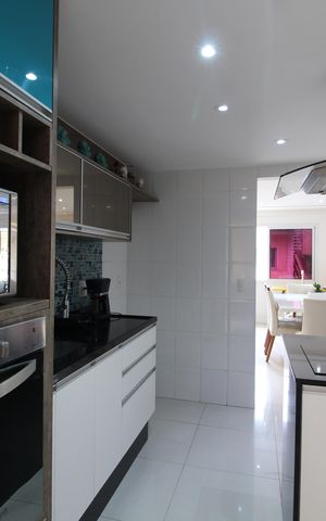 Casa de condomínio à venda com 166m², 4 quartos e 2 vagasCozinha
