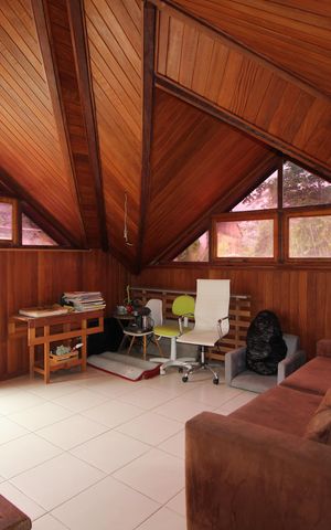 Casa de condomínio à venda com 166m², 4 quartos e 2 vagasSótão