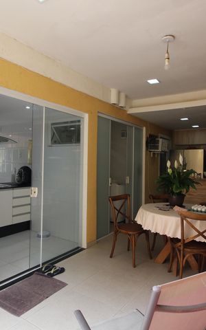 Casa de condomínio à venda com 166m², 4 quartos e 2 vagasÁrea Externa
