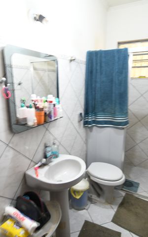 Casa à venda com 169m², 3 quartos e 3 vagasBanheiro 2