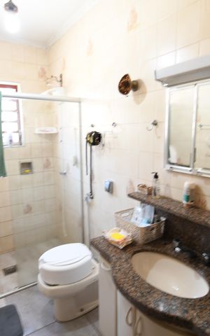 Casa à venda com 169m², 3 quartos e 3 vagasBanheiro 1