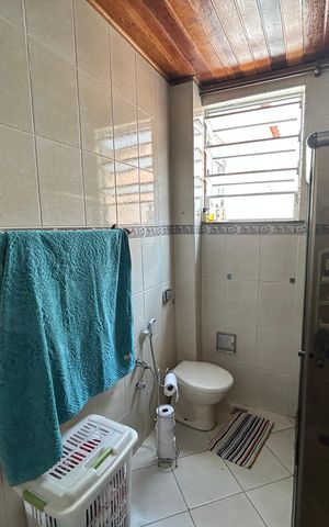 Casa à venda com 145m², 4 quartos e 1 vagaBanheiro 1