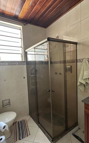 Casa à venda com 145m², 4 quartos e 1 vagaBanheiro 1