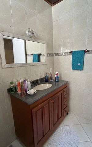 Casa à venda com 145m², 4 quartos e 1 vagaBanheiro 1