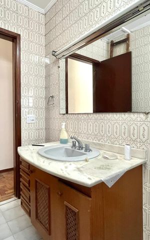 Casa à venda com 219m², 3 quartos e 2 vagas Casa à venda com 219m², 3 quartos e 2 vagasBanheiro Corredor