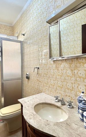 Casa à venda com 219m², 3 quartos e 2 vagas Casa à venda com 219m², 3 quartos e 2 vagasBanheiro da Suíte