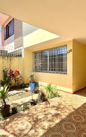 Casa à venda com 219m², 3 quartos e 2 vagas Casa à venda com 219m², 3 quartos e 2 vagasGaragem
