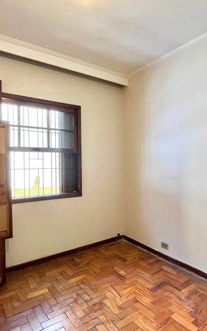 Casa à venda com 219m², 3 quartos e 2 vagas Casa à venda com 219m², 3 quartos e 2 vagasQuarto 3