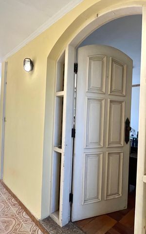 Casa à venda com 219m², 3 quartos e 2 vagas Casa à venda com 219m², 3 quartos e 2 vagasEntrada