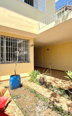 Casa à venda com 219m², 3 quartos e 2 vagas Casa à venda com 219m², 3 quartos e 2 vagasGaragem