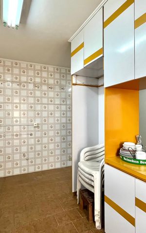 Casa à venda com 219m², 3 quartos e 2 vagas Casa à venda com 219m², 3 quartos e 2 vagasCozinha