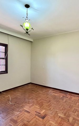 Casa à venda com 219m², 3 quartos e 2 vagas Casa à venda com 219m², 3 quartos e 2 vagasQuarto 2
