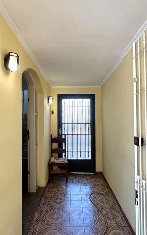 Casa à venda com 219m², 3 quartos e 2 vagas Casa à venda com 219m², 3 quartos e 2 vagasEntrada