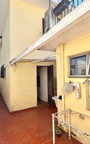 Casa à venda com 219m², 3 quartos e 2 vagas Casa à venda com 219m², 3 quartos e 2 vagasÁrea externa