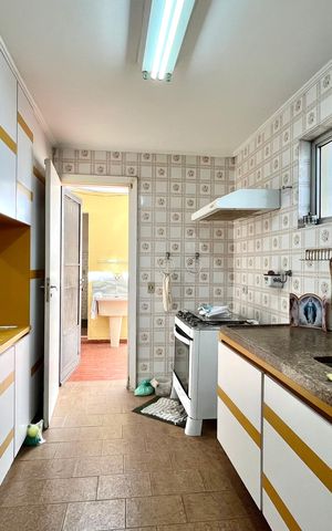 Casa à venda com 219m², 3 quartos e 2 vagas Casa à venda com 219m², 3 quartos e 2 vagasCozinha