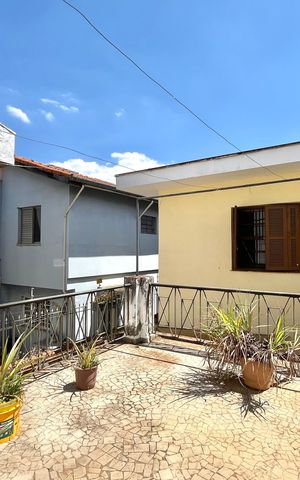 Casa à venda com 219m², 3 quartos e 2 vagas Casa à venda com 219m², 3 quartos e 2 vagasÁrea externa