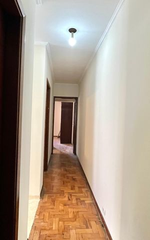 Casa à venda com 219m², 3 quartos e 2 vagas Casa à venda com 219m², 3 quartos e 2 vagasCorredor