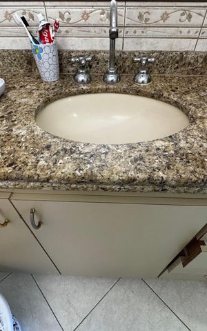 Apartamento à venda com 176m², 4 quartos e 3 vagas Apartamento à venda com 176m², 4 quartos e 3 vagasSuíte 1 - Banheiro
