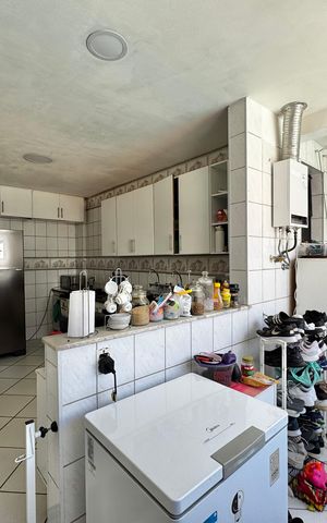 Apartamento à venda com 176m², 4 quartos e 3 vagas Apartamento à venda com 176m², 4 quartos e 3 vagasCozinha e Área de Serviço