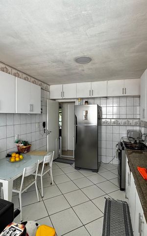 Apartamento à venda com 176m², 4 quartos e 3 vagas Apartamento à venda com 176m², 4 quartos e 3 vagasCozinha e Área de Serviço