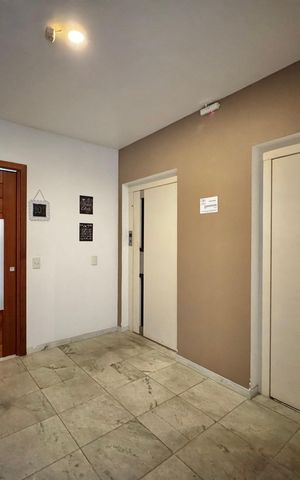 Apartamento à venda com 176m², 4 quartos e 3 vagas Apartamento à venda com 176m², 4 quartos e 3 vagasSala - Entrada Social