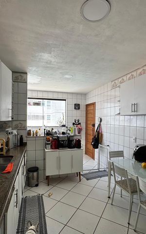 Apartamento à venda com 176m², 4 quartos e 3 vagas Apartamento à venda com 176m², 4 quartos e 3 vagasCozinha e Área de Serviço