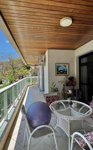Apartamento à venda com 176m², 4 quartos e 3 vagas Apartamento à venda com 176m², 4 quartos e 3 vagasVaranda