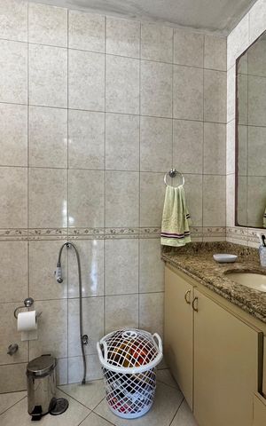 Apartamento à venda com 176m², 4 quartos e 3 vagas Apartamento à venda com 176m², 4 quartos e 3 vagasSuíte 1 - Banheiro