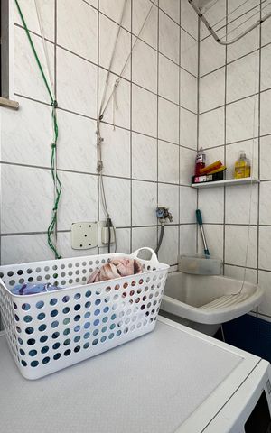 Apartamento à venda com 176m², 4 quartos e 3 vagas Apartamento à venda com 176m², 4 quartos e 3 vagasCozinha e Área de Serviço
