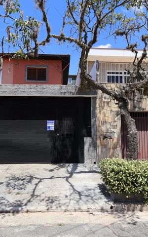 Casa à venda com 134m², 3 quartos e 2 vagasFachada