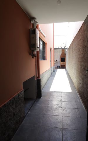 Casa à venda com 134m², 3 quartos e 2 vagasCorredor externo